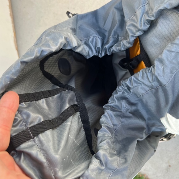 Osprey Backpack Daypack Stratos 40 Like New - Picture 9 of 10